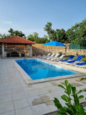 Holiday House 